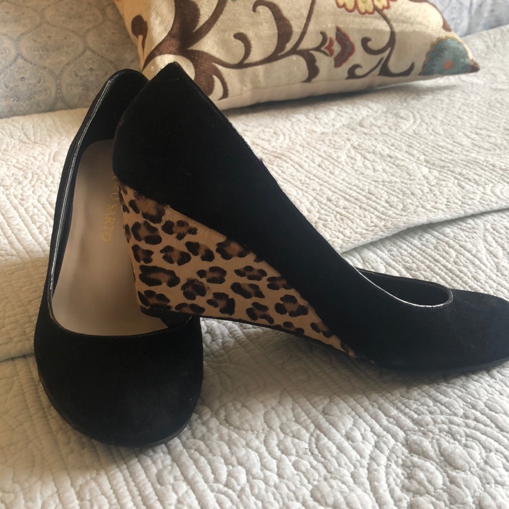 Black/leopard Franco Sarto closed toe wedge,8